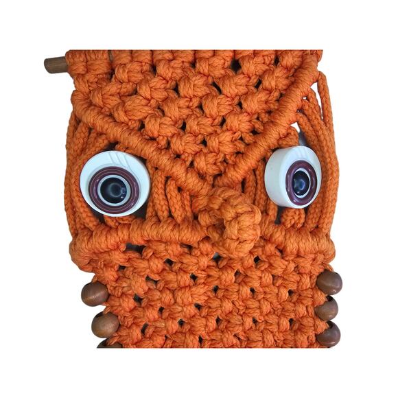 Vintage 1970s Orange Macramé Owl Wall Hanging Retro Wood Beads Boho Fall Autumn - Picture 5 of 13